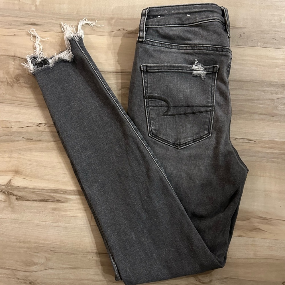 American Eagle size 2 jeans. LIKE NEW!